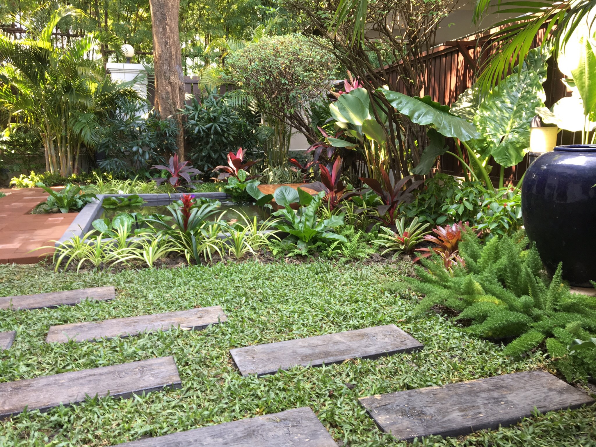Family Tropical Garden in Sathorn, Bangkok - Thai Garden Design