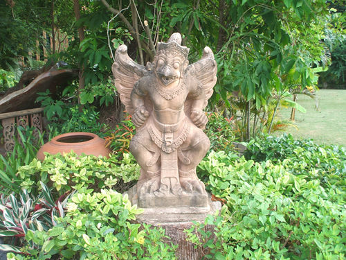 thai garden statue